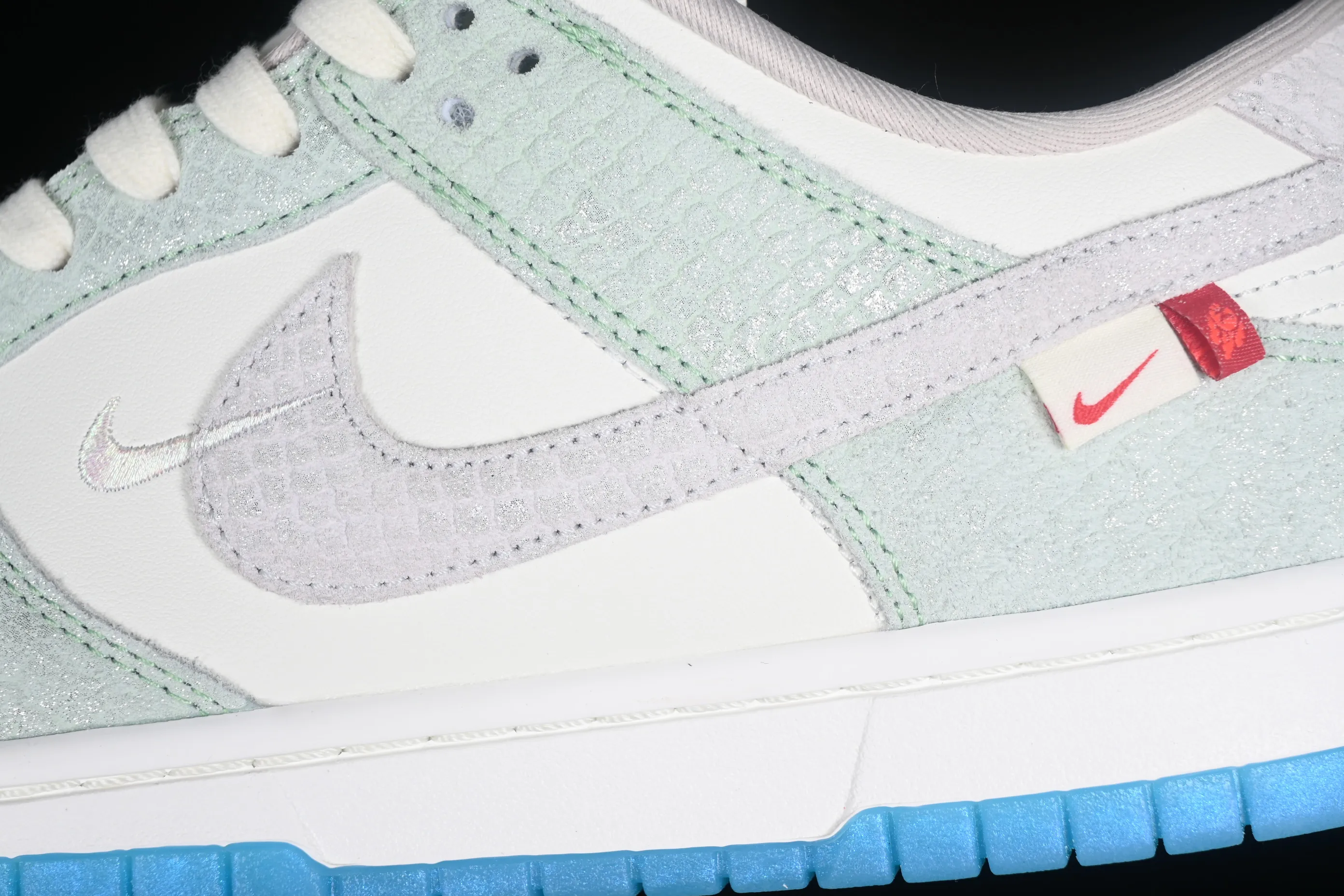 All Categories Nk SB Dunk Series Nk SB Dunk Low Low-top sneakers Z version Nk Dunk Low 2024 Year of the Dragon customized SB low-top casual sneakers FZ5065-111